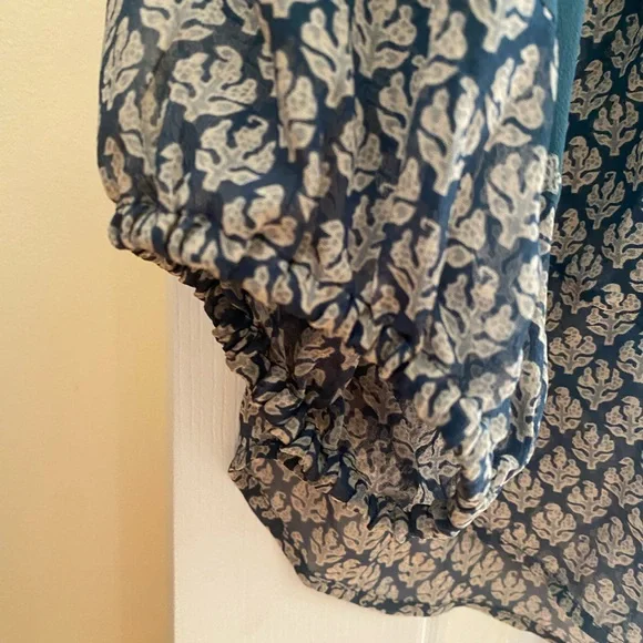 Joie Elegant Silk Blue Floral Women's Top M - Picture 4 of 10